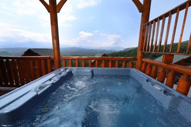 Up Up Away - Two Bedroom Cabin - Spa