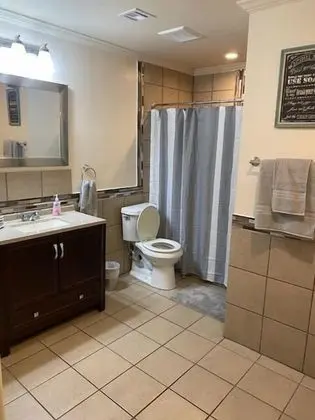 Updated 1-bedroom in Baton Rouge, w/ Washer/dryer - Banyo Tipleri