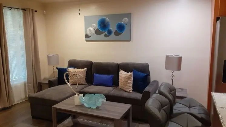 Updated 1-bedroom in Baton Rouge, w/ Washer/dryer - Oda Düzeni