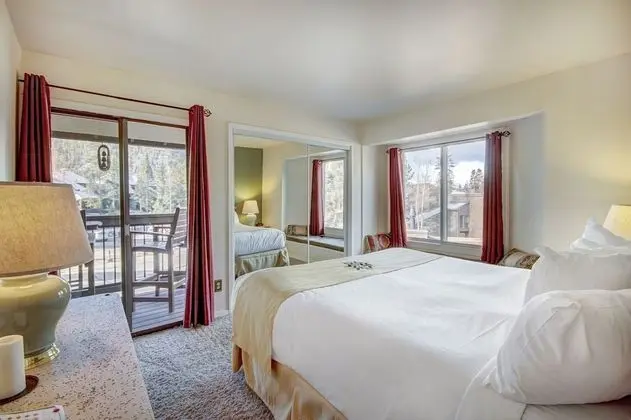 Updated 2br Condo On Shuttle Route! Sleeps 6 & Kids Ski Free 2 Bedroom Condo by Redawning - Oda
