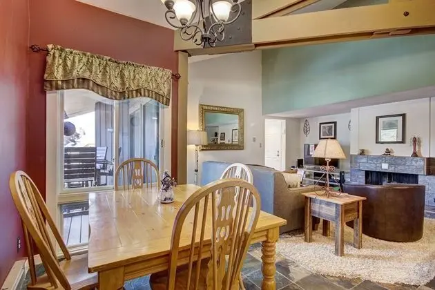 Updated 2br Condo On Shuttle Route! Sleeps 6 & Kids Ski Free 2 Bedroom Condo by Redawning - Yerinde Yemek