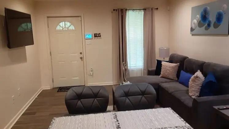Updated and Modern 1-bedroom in Baton Rouge - Oda Düzeni