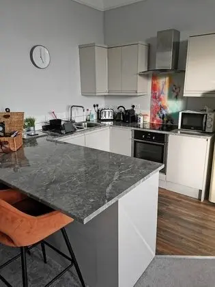 Upmarket 2 Bedroom Apartment With sea Views - Mutfak