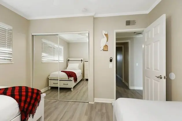 Upper Beach Front Escape Unit B - Oda