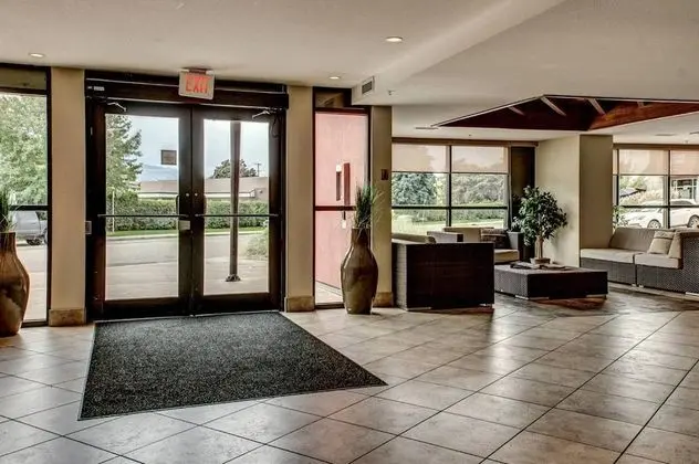 Upper Floor w/ Courtyard View #550 - Lobi