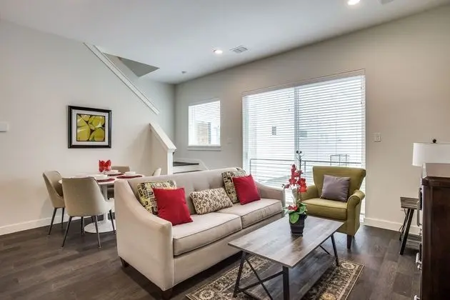 Upscale 2 bedroom Dallas TownHome