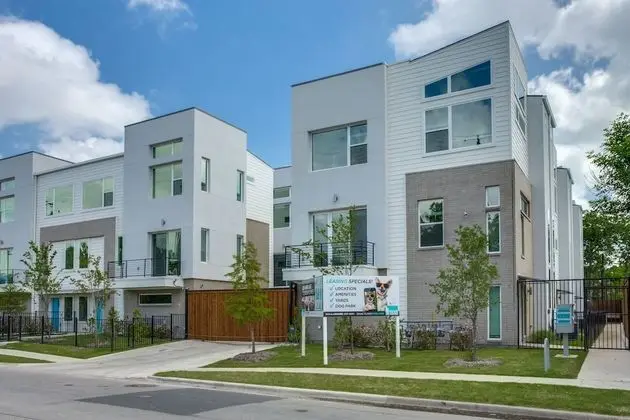 Upscale 2 bedroom Dallas TownHome - Dış Mekan