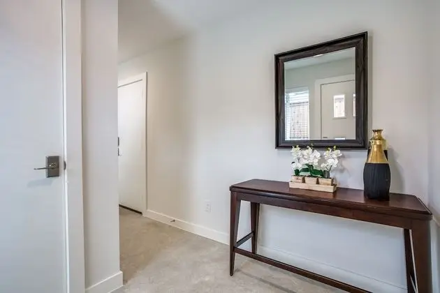 Upscale 2 bedroom Dallas TownHome - Oda