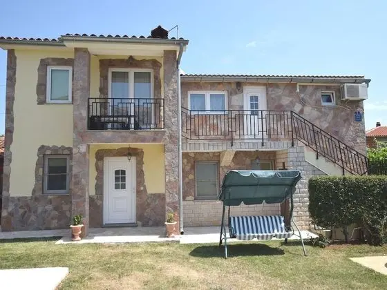 Upscale Apartment in Banjole With Pool