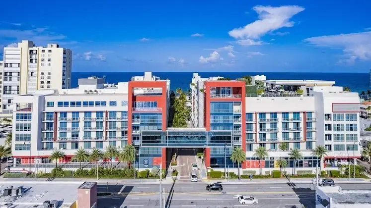 Upscale Modern 4 Bedroom Condos on the Beach