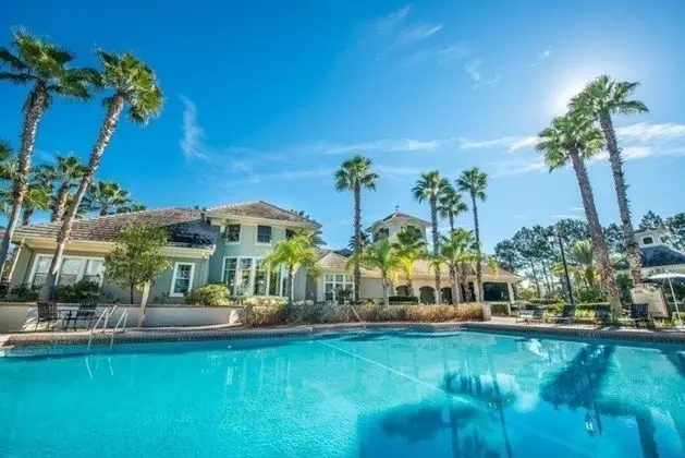Upscale Modern Resort-style Retreat Great Location