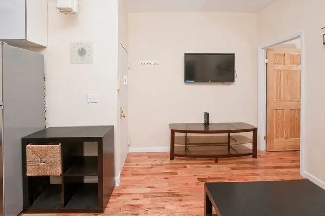 Upscale Newly Renovated 2 BR on Midtown East - Oda Düzeni