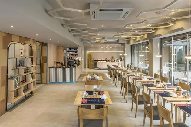 Upsuites Hotel - Lobi