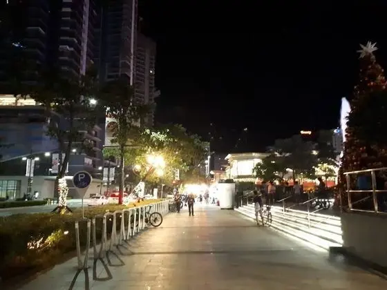 Uptown BGC near St. Luke's - Dış Mekan