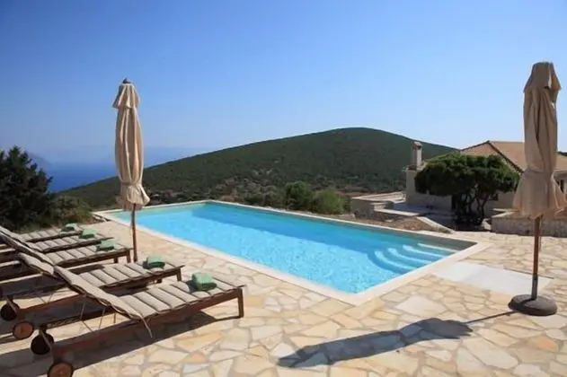 Urania Luxury Villas - Havuz