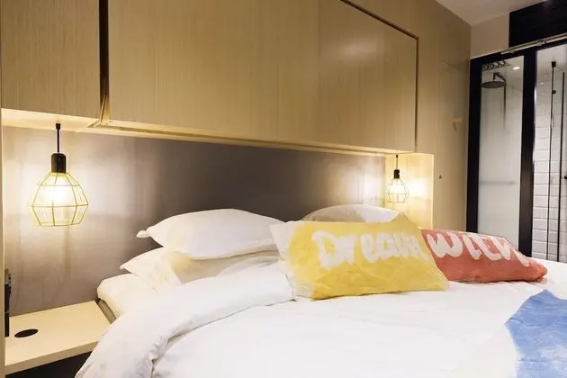 Hotel With Urban Deli - Oda