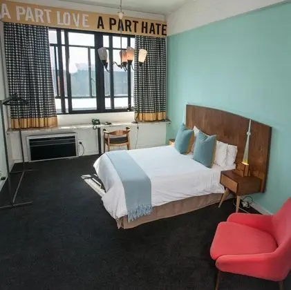 Urban Hip Hotels- 12 Decades Art Hotel