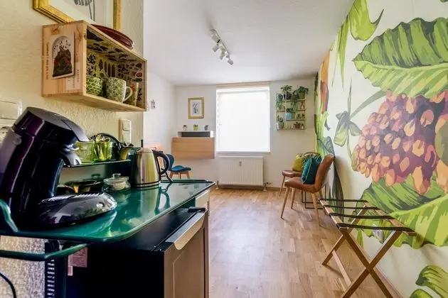 Urban Jungle Designer Apartment - Oda