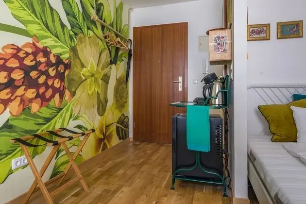 Urban Jungle Designer Apartment - Oda Düzeni