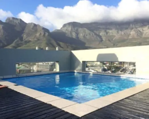 Urban Oasis at The Four Seasons - Havuz