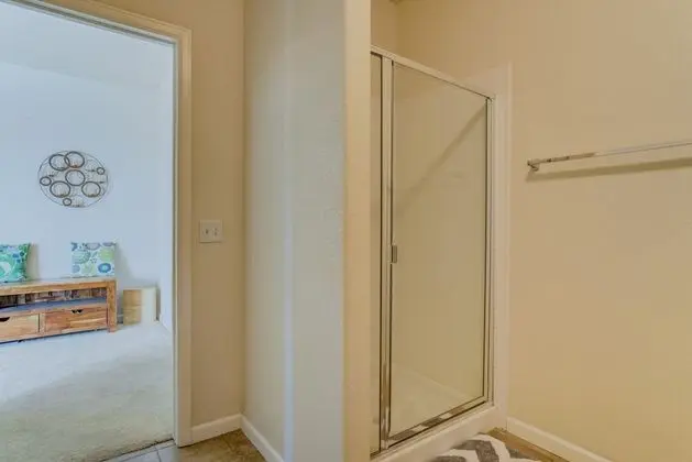 Urban Practicality! 3 Beds, Patios & Dog Friendly - Oda