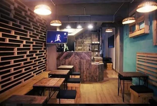 Urban SaiGon Studio - Yerinde Yemek