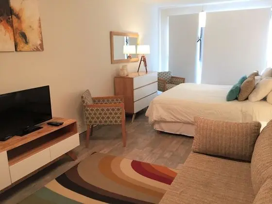 Urbana Suites & Studios 440