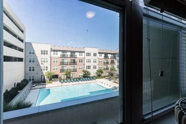 Urbanlights at Legacy West - Havuz