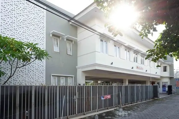 Urbanview Hotel Syariah Casa Azmya Yogyakarta - Dış Mekan