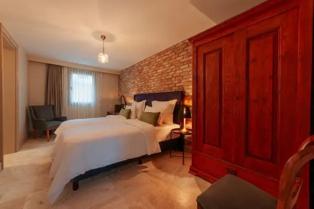 URLADAM OTEL