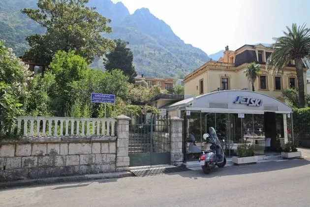 Urosevic Seaside Apartments - Dış Mekan