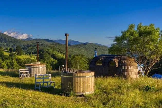 Ursa Mica Glamping Resort - Spa