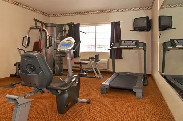 US Travelers Inn & Suites