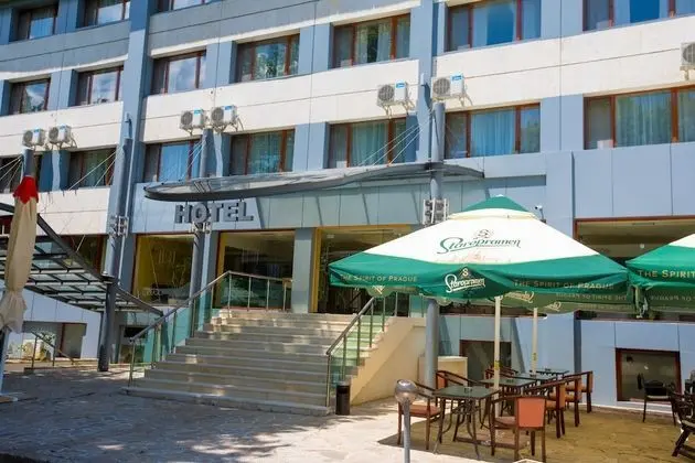 Hotel Ustra - Dış Mekan