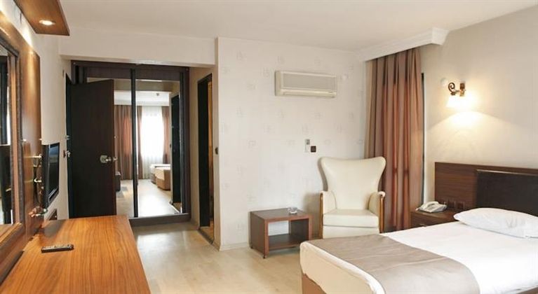 Üstün Otel AlsancakFotoğrafı