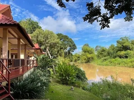 Uthai River Lake Resort