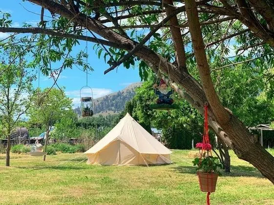 Utopia Feels Botanical Glampground