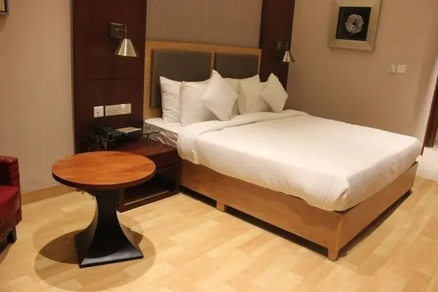 The Utsav Grand Banquets & Resort - Oda