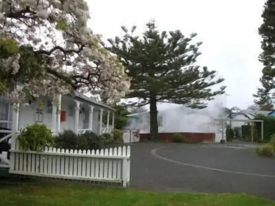 Utuhina Hot Springs Lodge