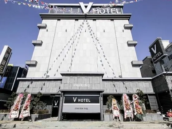 V Hotel