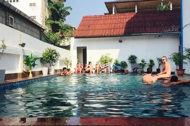V Central Hotel