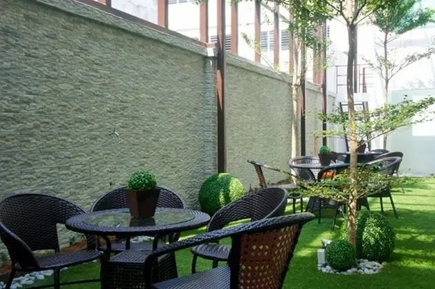 V Garden Hotel - Genel