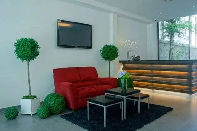 V Garden Hotel - Lobi