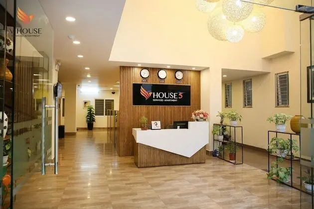 V House 5 Serviced Apartment - Lobi