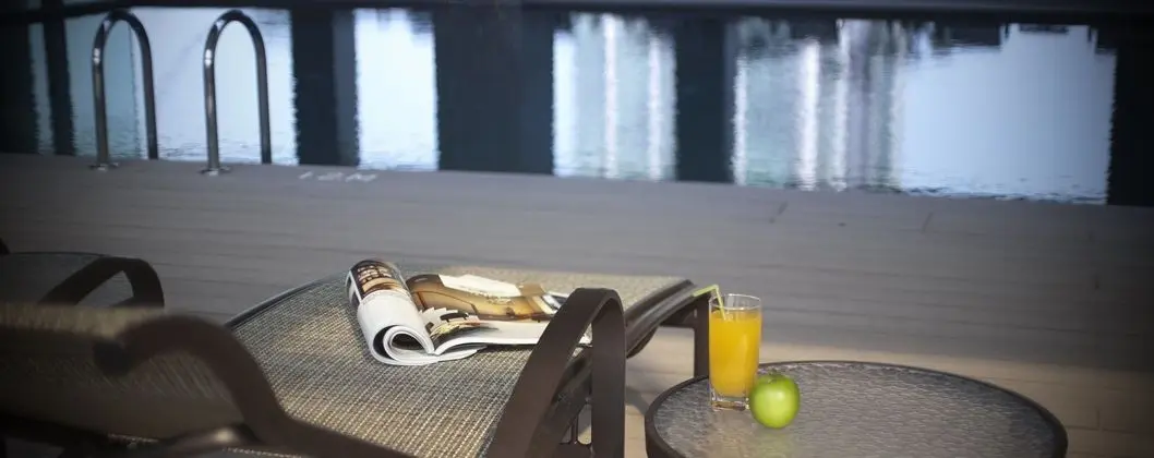 V Hotel Lavender - Havuz