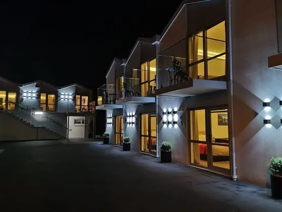 V MOTEL