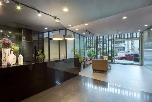 V Hotel - Lobi