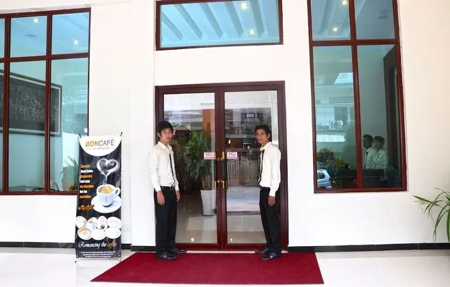 V N E Hotel - Dış Mekan
