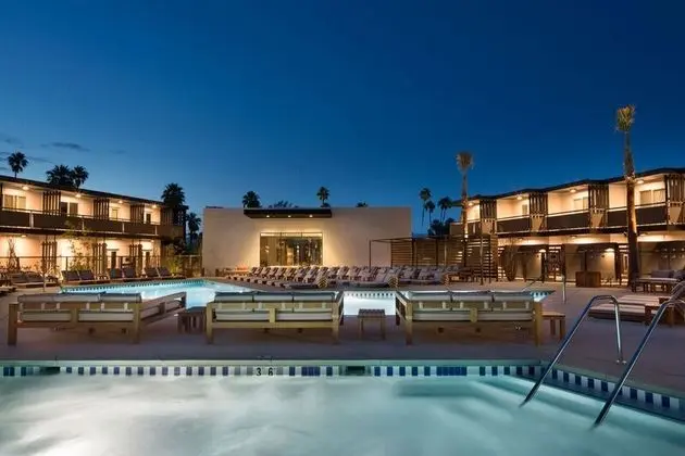 V Palm Springs