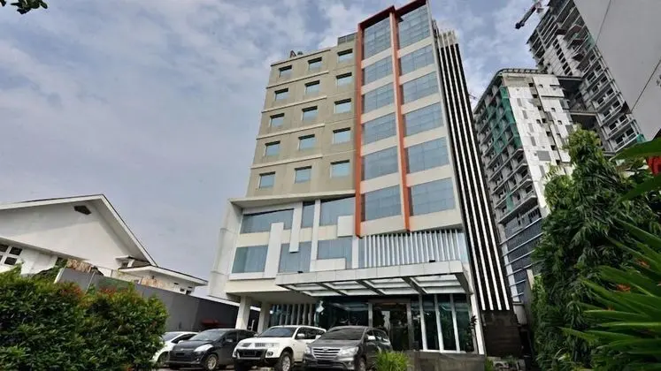 V Hotel Tebet, Jakarta - CHSE Certified - Dış Mekan